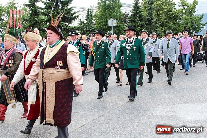 Zdjęcie w galerii na portalu naszraciborz.pl: Daniel Olbrychski jako król Jan III Sobieski na przemarszu z okazji Dni Raciborza wiadomości z regionu