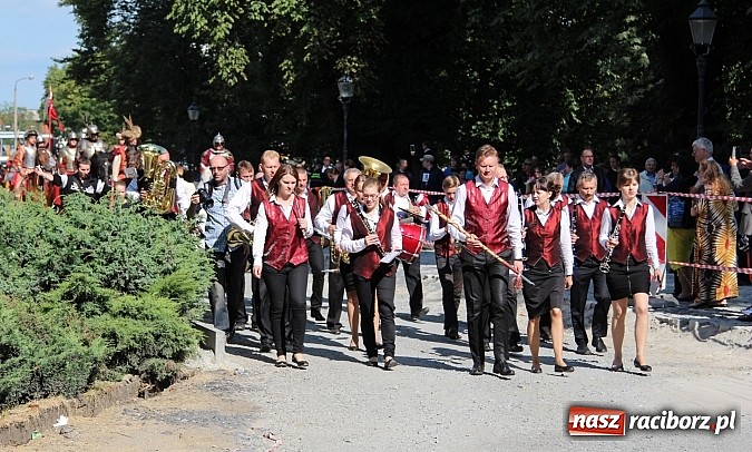 Zdjęcie w galerii na portalu naszraciborz.pl: Daniel Olbrychski jako król Jan III Sobieski na przemarszu z okazji Dni Raciborza wiadomości z regionu