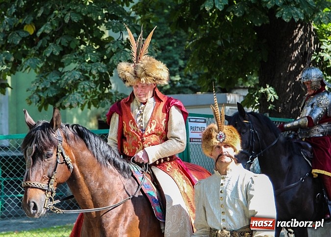 Zdjęcie w galerii na portalu naszraciborz.pl: Daniel Olbrychski jako król Jan III Sobieski na przemarszu z okazji Dni Raciborza wiadomości z regionu