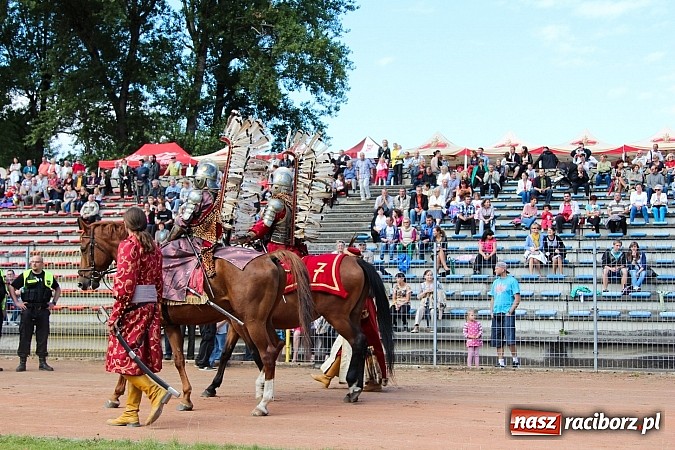 Zdjęcie w galerii na portalu naszraciborz.pl: Daniel Olbrychski jako król Jan III Sobieski na przemarszu z okazji Dni Raciborza wiadomości z regionu