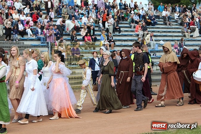 Zdjęcie w galerii na portalu naszraciborz.pl: Daniel Olbrychski jako król Jan III Sobieski na przemarszu z okazji Dni Raciborza wiadomości z regionu