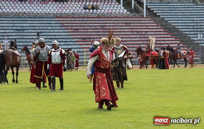 Zdjęcie w galerii na portalu naszraciborz.pl: Daniel Olbrychski jako król Jan III Sobieski na przemarszu z okazji Dni Raciborza wiadomości z regionu