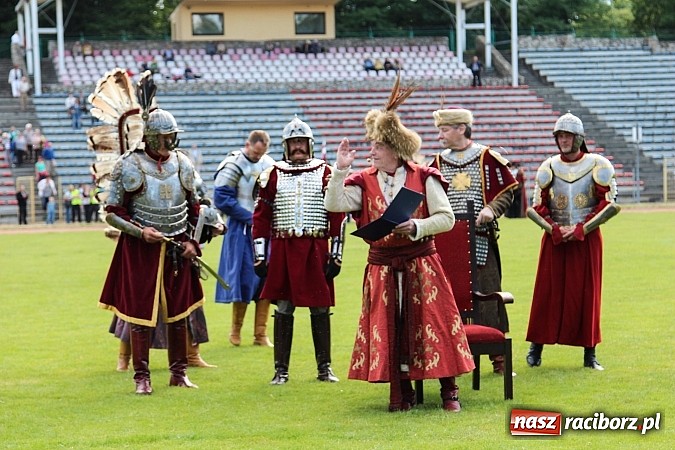 Zdjęcie w galerii na portalu naszraciborz.pl: Daniel Olbrychski jako król Jan III Sobieski na przemarszu z okazji Dni Raciborza wiadomości z regionu