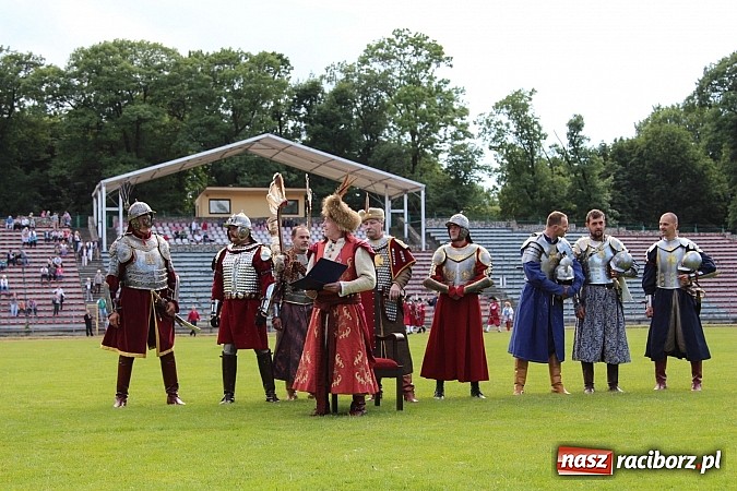 Zdjęcie w galerii na portalu naszraciborz.pl: Daniel Olbrychski jako król Jan III Sobieski na przemarszu z okazji Dni Raciborza wiadomości z regionu