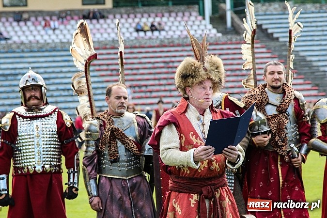 Zdjęcie w galerii na portalu naszraciborz.pl: Daniel Olbrychski jako król Jan III Sobieski na przemarszu z okazji Dni Raciborza wiadomości z regionu