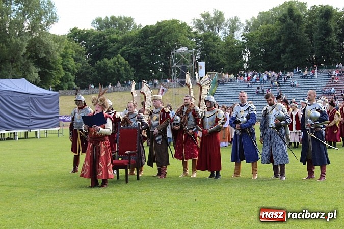 Zdjęcie w galerii na portalu naszraciborz.pl: Daniel Olbrychski jako król Jan III Sobieski na przemarszu z okazji Dni Raciborza wiadomości z regionu