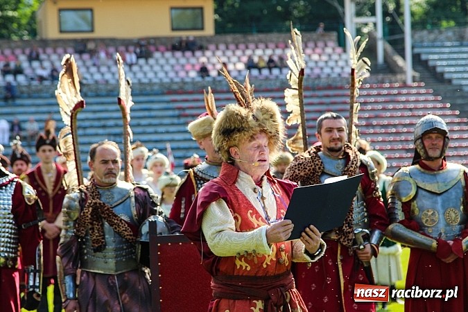 Zdjęcie w galerii na portalu naszraciborz.pl: Daniel Olbrychski jako król Jan III Sobieski na przemarszu z okazji Dni Raciborza wiadomości z regionu