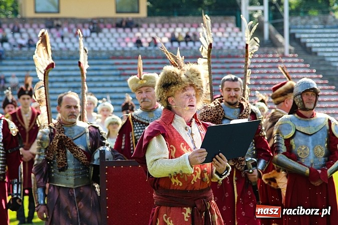 Zdjęcie w galerii na portalu naszraciborz.pl: Daniel Olbrychski jako król Jan III Sobieski na przemarszu z okazji Dni Raciborza wiadomości z regionu