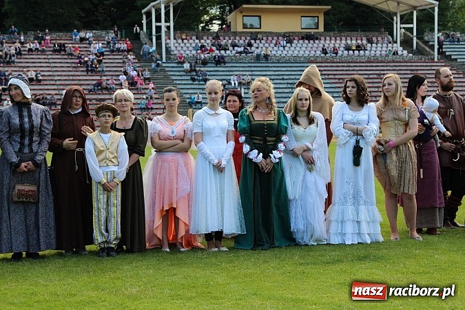 Zdjęcie w galerii na portalu naszraciborz.pl: Daniel Olbrychski jako król Jan III Sobieski na przemarszu z okazji Dni Raciborza wiadomości z regionu