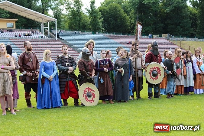 Zdjęcie w galerii na portalu naszraciborz.pl: Daniel Olbrychski jako król Jan III Sobieski na przemarszu z okazji Dni Raciborza wiadomości z regionu