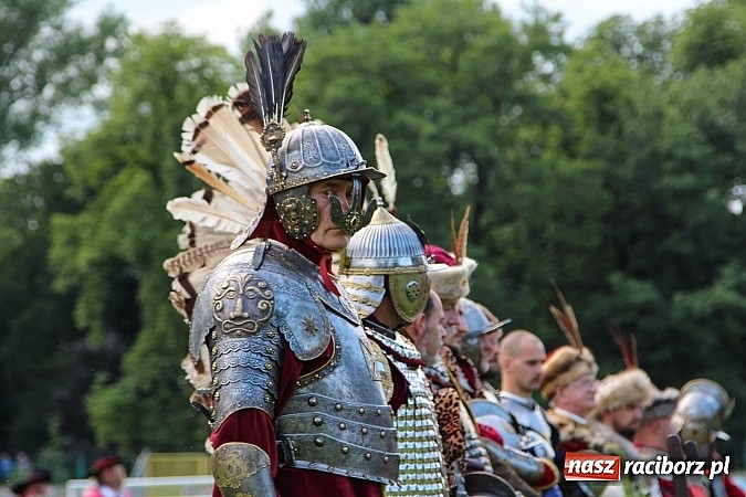 Zdjęcie w galerii na portalu naszraciborz.pl: Daniel Olbrychski jako król Jan III Sobieski na przemarszu z okazji Dni Raciborza wiadomości z regionu