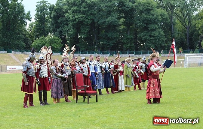 Zdjęcie w galerii na portalu naszraciborz.pl: Daniel Olbrychski jako król Jan III Sobieski na przemarszu z okazji Dni Raciborza wiadomości z regionu