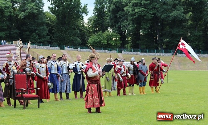 Zdjęcie w galerii na portalu naszraciborz.pl: Daniel Olbrychski jako król Jan III Sobieski na przemarszu z okazji Dni Raciborza wiadomości z regionu
