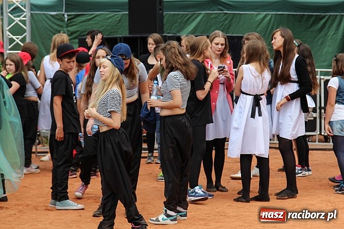 Zdjęcie w galerii na portalu naszraciborz.pl: Daniel Olbrychski jako król Jan III Sobieski na przemarszu z okazji Dni Raciborza wiadomości z regionu