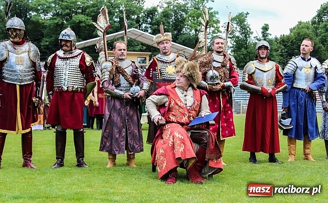 Zdjęcie w galerii na portalu naszraciborz.pl: Daniel Olbrychski jako król Jan III Sobieski na przemarszu z okazji Dni Raciborza wiadomości z regionu