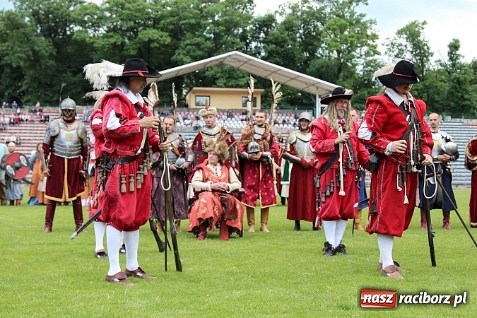 Zdjęcie w galerii na portalu naszraciborz.pl: Daniel Olbrychski jako król Jan III Sobieski na przemarszu z okazji Dni Raciborza wiadomości z regionu