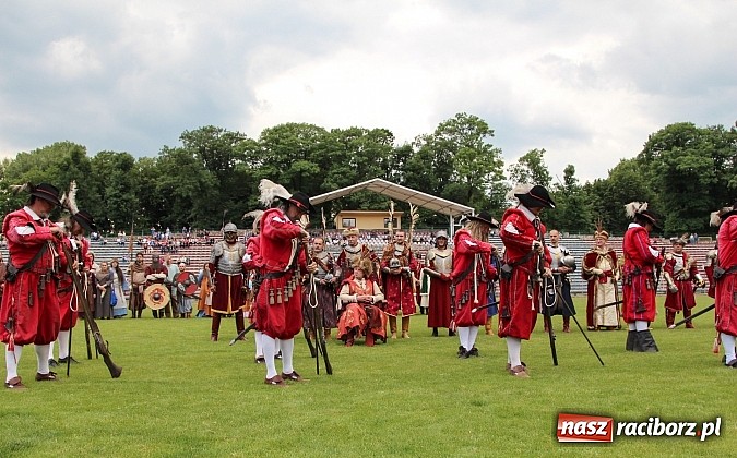 Zdjęcie w galerii na portalu naszraciborz.pl: Daniel Olbrychski jako król Jan III Sobieski na przemarszu z okazji Dni Raciborza wiadomości z regionu