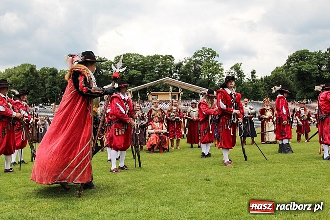 Zdjęcie w galerii na portalu naszraciborz.pl: Daniel Olbrychski jako król Jan III Sobieski na przemarszu z okazji Dni Raciborza wiadomości z regionu
