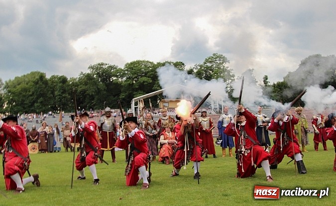 Zdjęcie w galerii na portalu naszraciborz.pl: Daniel Olbrychski jako król Jan III Sobieski na przemarszu z okazji Dni Raciborza wiadomości z regionu