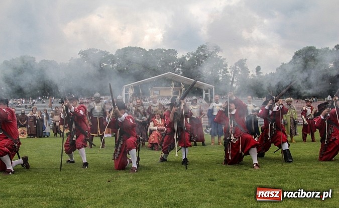 Zdjęcie w galerii na portalu naszraciborz.pl: Daniel Olbrychski jako król Jan III Sobieski na przemarszu z okazji Dni Raciborza wiadomości z regionu