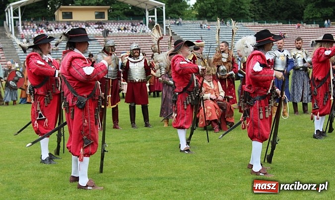 Zdjęcie w galerii na portalu naszraciborz.pl: Daniel Olbrychski jako król Jan III Sobieski na przemarszu z okazji Dni Raciborza wiadomości z regionu