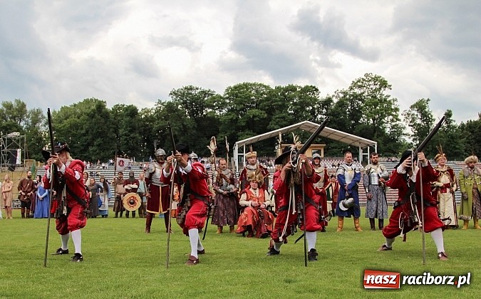 Zdjęcie w galerii na portalu naszraciborz.pl: Daniel Olbrychski jako król Jan III Sobieski na przemarszu z okazji Dni Raciborza wiadomości z regionu