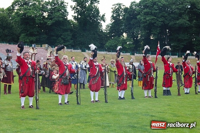 Zdjęcie w galerii na portalu naszraciborz.pl: Daniel Olbrychski jako król Jan III Sobieski na przemarszu z okazji Dni Raciborza wiadomości z regionu