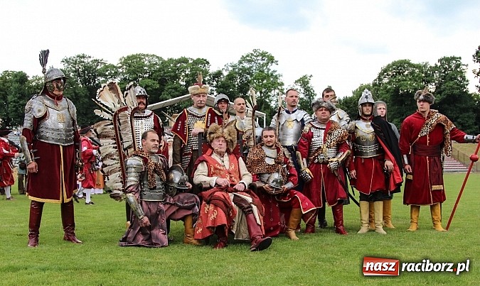 Zdjęcie w galerii na portalu naszraciborz.pl: Daniel Olbrychski jako król Jan III Sobieski na przemarszu z okazji Dni Raciborza wiadomości z regionu
