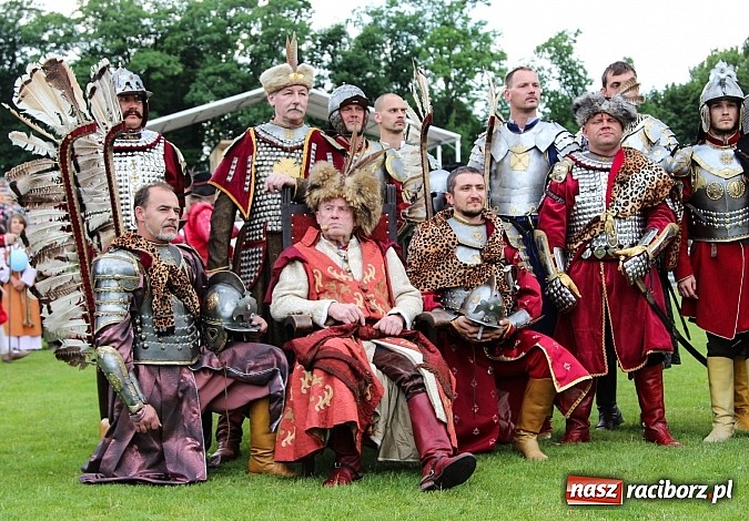 Zdjęcie w galerii na portalu naszraciborz.pl: Daniel Olbrychski jako król Jan III Sobieski na przemarszu z okazji Dni Raciborza wiadomości z regionu