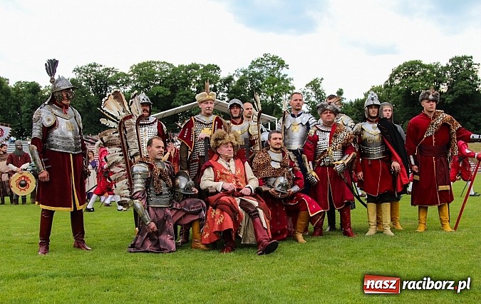 Zdjęcie w galerii na portalu naszraciborz.pl: Daniel Olbrychski jako król Jan III Sobieski na przemarszu z okazji Dni Raciborza wiadomości z regionu