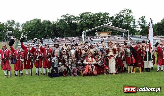 Zdjęcie w galerii na portalu naszraciborz.pl: Daniel Olbrychski jako król Jan III Sobieski na przemarszu z okazji Dni Raciborza wiadomości z regionu