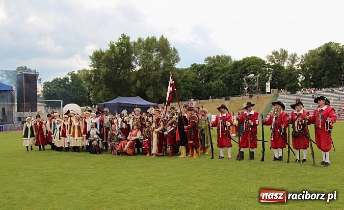 Zdjęcie w galerii na portalu naszraciborz.pl: Daniel Olbrychski jako król Jan III Sobieski na przemarszu z okazji Dni Raciborza wiadomości z regionu