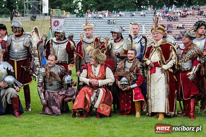 Zdjęcie w galerii na portalu naszraciborz.pl: Daniel Olbrychski jako król Jan III Sobieski na przemarszu z okazji Dni Raciborza wiadomości z regionu
