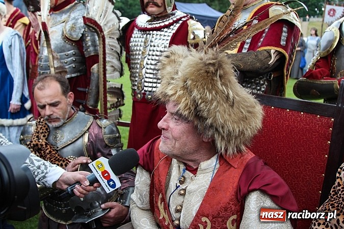 Zdjęcie w galerii na portalu naszraciborz.pl: Daniel Olbrychski jako król Jan III Sobieski na przemarszu z okazji Dni Raciborza wiadomości z regionu