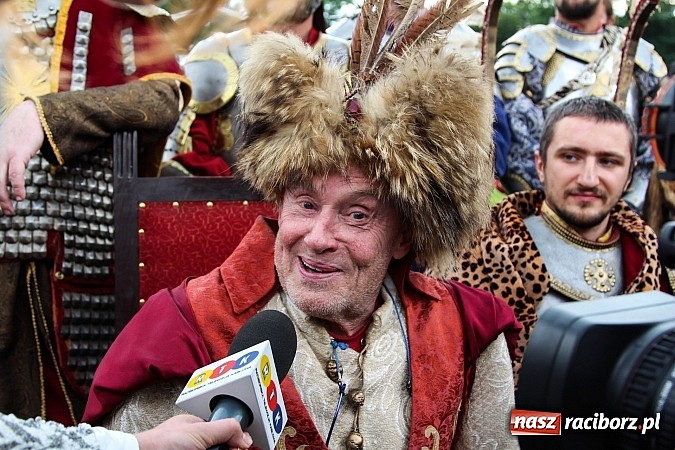 Zdjęcie w galerii na portalu naszraciborz.pl: Daniel Olbrychski jako król Jan III Sobieski na przemarszu z okazji Dni Raciborza wiadomości z regionu