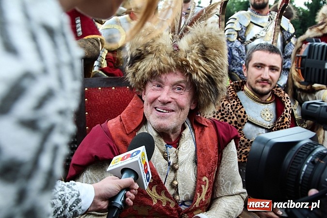 Zdjęcie w galerii na portalu naszraciborz.pl: Daniel Olbrychski jako król Jan III Sobieski na przemarszu z okazji Dni Raciborza wiadomości z regionu
