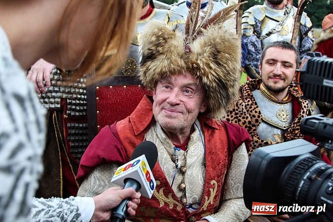 Zdjęcie w galerii na portalu naszraciborz.pl: Daniel Olbrychski jako król Jan III Sobieski na przemarszu z okazji Dni Raciborza wiadomości z regionu