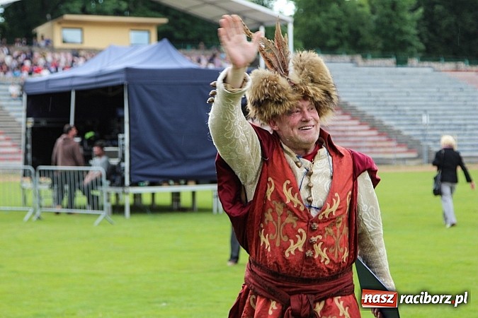 Zdjęcie w galerii na portalu naszraciborz.pl: Daniel Olbrychski jako król Jan III Sobieski na przemarszu z okazji Dni Raciborza wiadomości z regionu