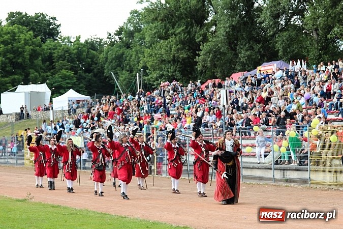 Zdjęcie w galerii na portalu naszraciborz.pl: Daniel Olbrychski jako król Jan III Sobieski na przemarszu z okazji Dni Raciborza wiadomości z regionu