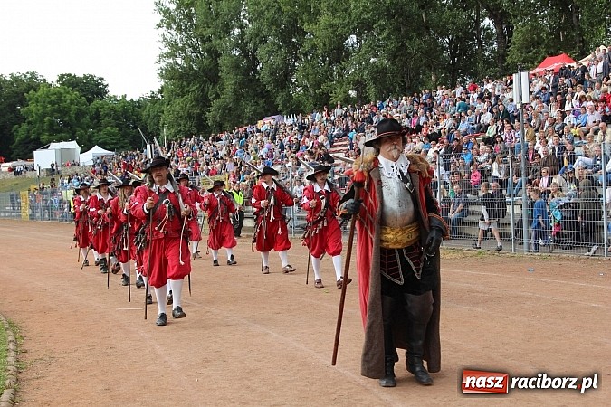 Zdjęcie w galerii na portalu naszraciborz.pl: Daniel Olbrychski jako król Jan III Sobieski na przemarszu z okazji Dni Raciborza wiadomości z regionu