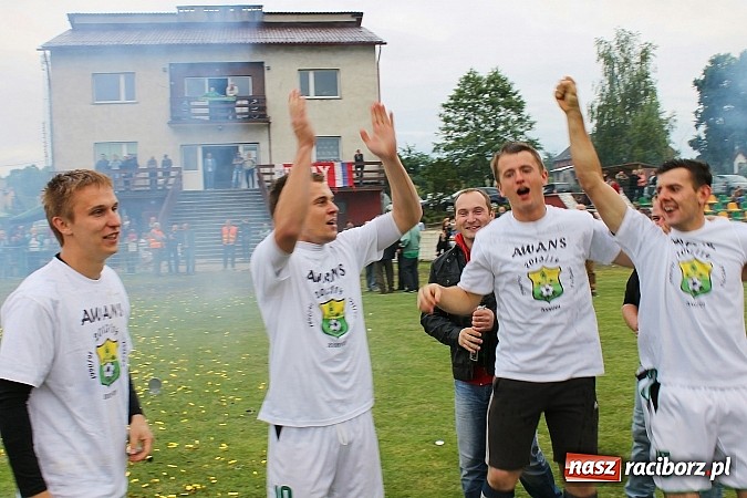 Zdjęcie w galerii na portalu naszraciborz.pl: LKS Buk Rudy mistrzem klasy A. Tak się cieszono z awansu  wiadomości z regionu