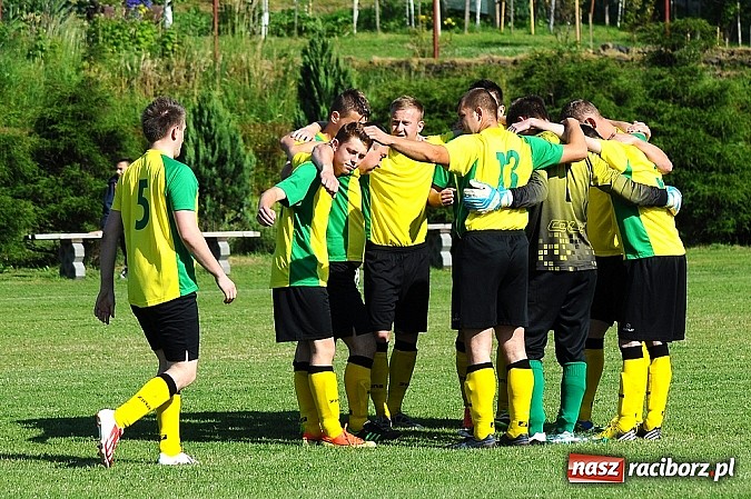 Zdjęcie w galerii na portalu naszraciborz.pl: Brzezie przegrało w Czernicy. Awans Zameczka do A klasy wiadomości z regionu