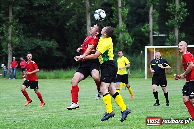 Zdjęcie w galerii na portalu naszraciborz.pl: Brzezie przegrało w Czernicy. Awans Zameczka do A klasy wiadomości z regionu