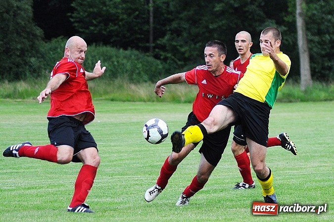 Zdjęcie w galerii na portalu naszraciborz.pl: Brzezie przegrało w Czernicy. Awans Zameczka do A klasy wiadomości z regionu