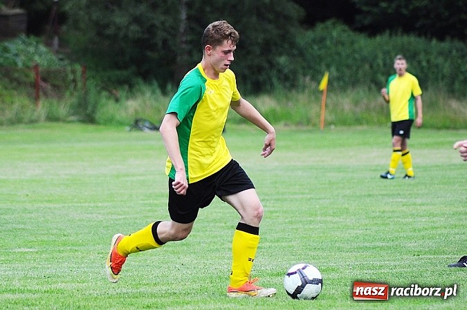 Zdjęcie w galerii na portalu naszraciborz.pl: Brzezie przegrało w Czernicy. Awans Zameczka do A klasy wiadomości z regionu