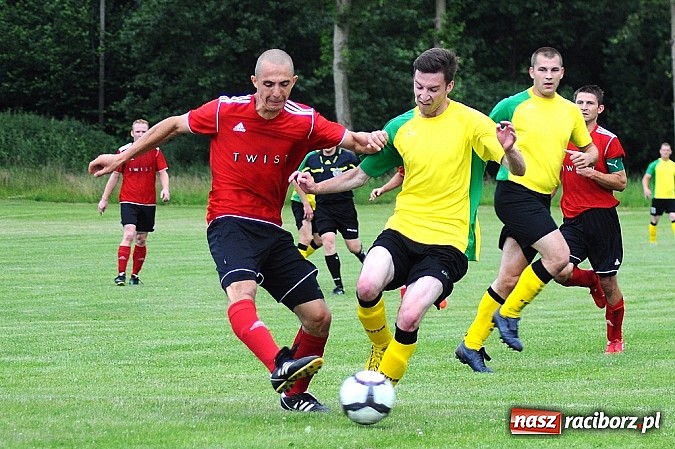 Zdjęcie w galerii na portalu naszraciborz.pl: Brzezie przegrało w Czernicy. Awans Zameczka do A klasy wiadomości z regionu