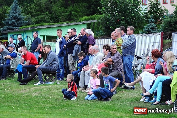 Zdjęcie w galerii na portalu naszraciborz.pl: Brzezie przegrało w Czernicy. Awans Zameczka do A klasy wiadomości z regionu