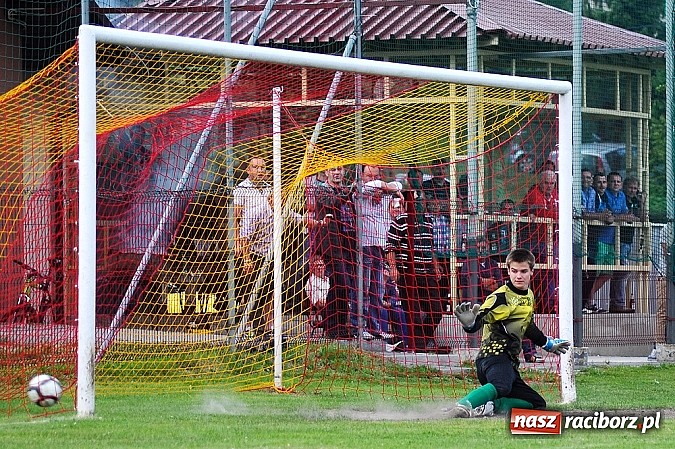 Zdjęcie w galerii na portalu naszraciborz.pl: Brzezie przegrało w Czernicy. Awans Zameczka do A klasy wiadomości z regionu