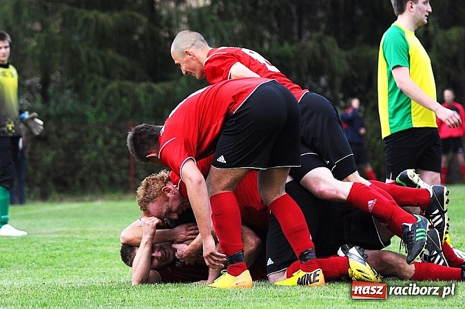 Zdjęcie w galerii na portalu naszraciborz.pl: Brzezie przegrało w Czernicy. Awans Zameczka do A klasy wiadomości z regionu