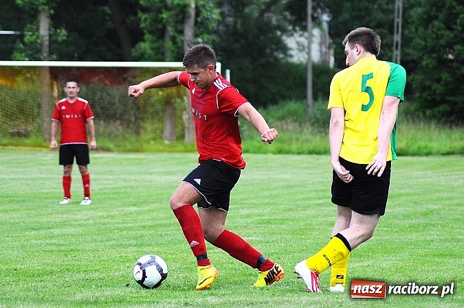 Zdjęcie w galerii na portalu naszraciborz.pl: Brzezie przegrało w Czernicy. Awans Zameczka do A klasy wiadomości z regionu